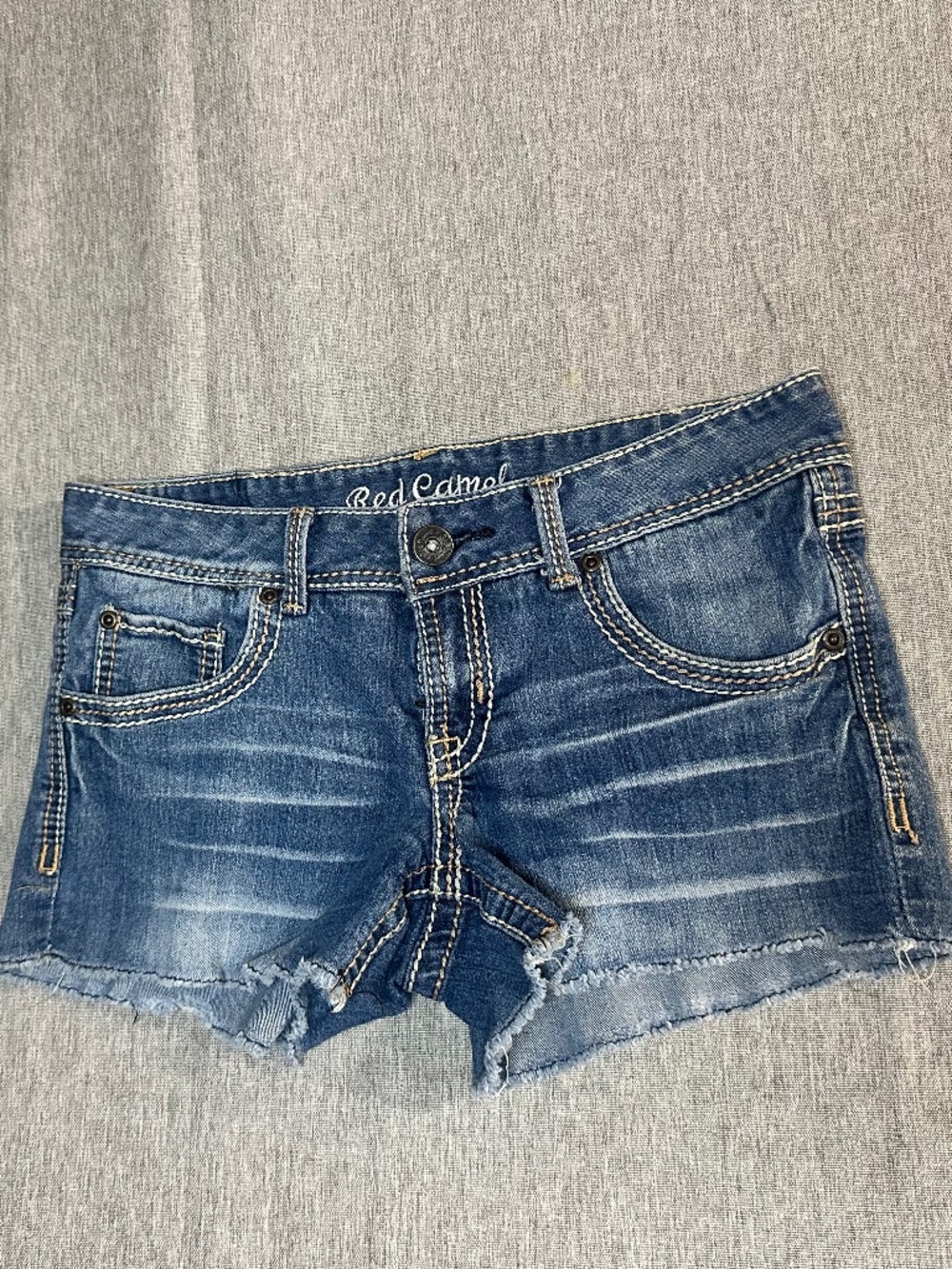 Red Camel Distressed Frayed Denim Shorts Size 7 Medium Wash Read Description